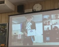 組合レクリエーションでのオンラインマジック教室事例です。先方のオンライン配信会場にお伺いし、体験型のマジック教室と、組合執行役員の皆様に参加頂き、マジックショーを実施しました